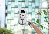 Как работает робот для мойки окон